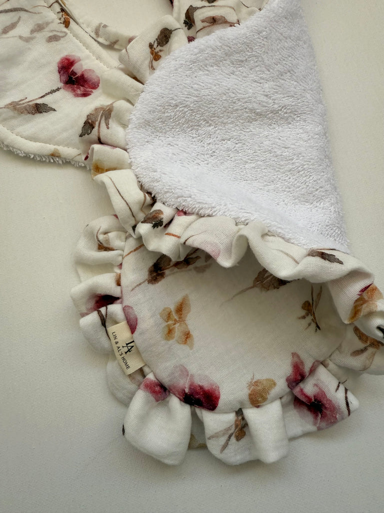 Lief Slabbetje met Franjes – Handgemaakt voor Kleine Prinsesjes