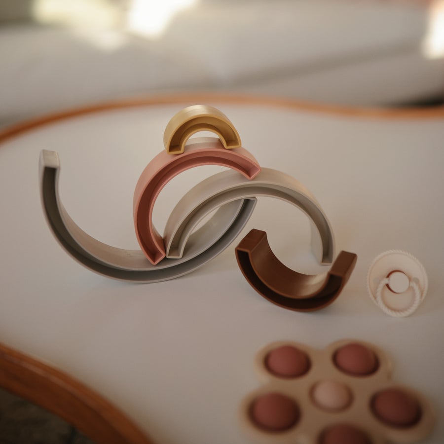 Regenboog Stapeltoren - Rainbow - Mushie - Hillside