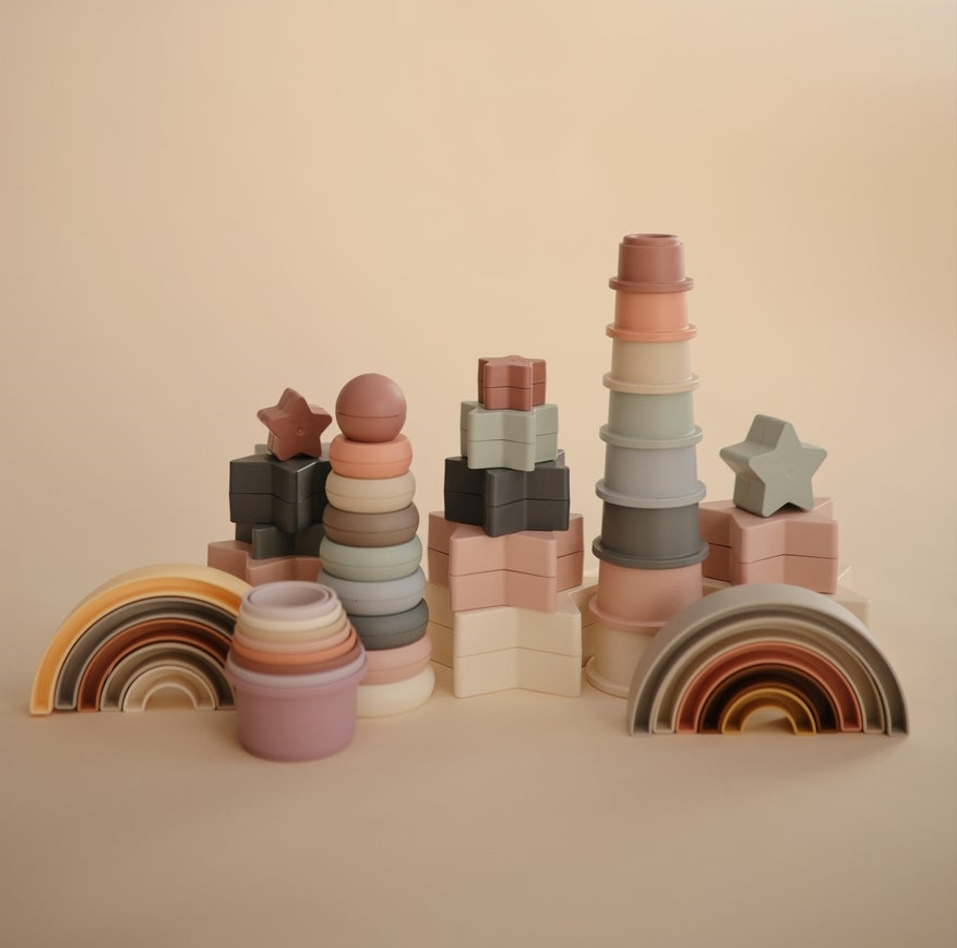 Regenboog Stapeltoren - Rainbow - Mushie - Hillside