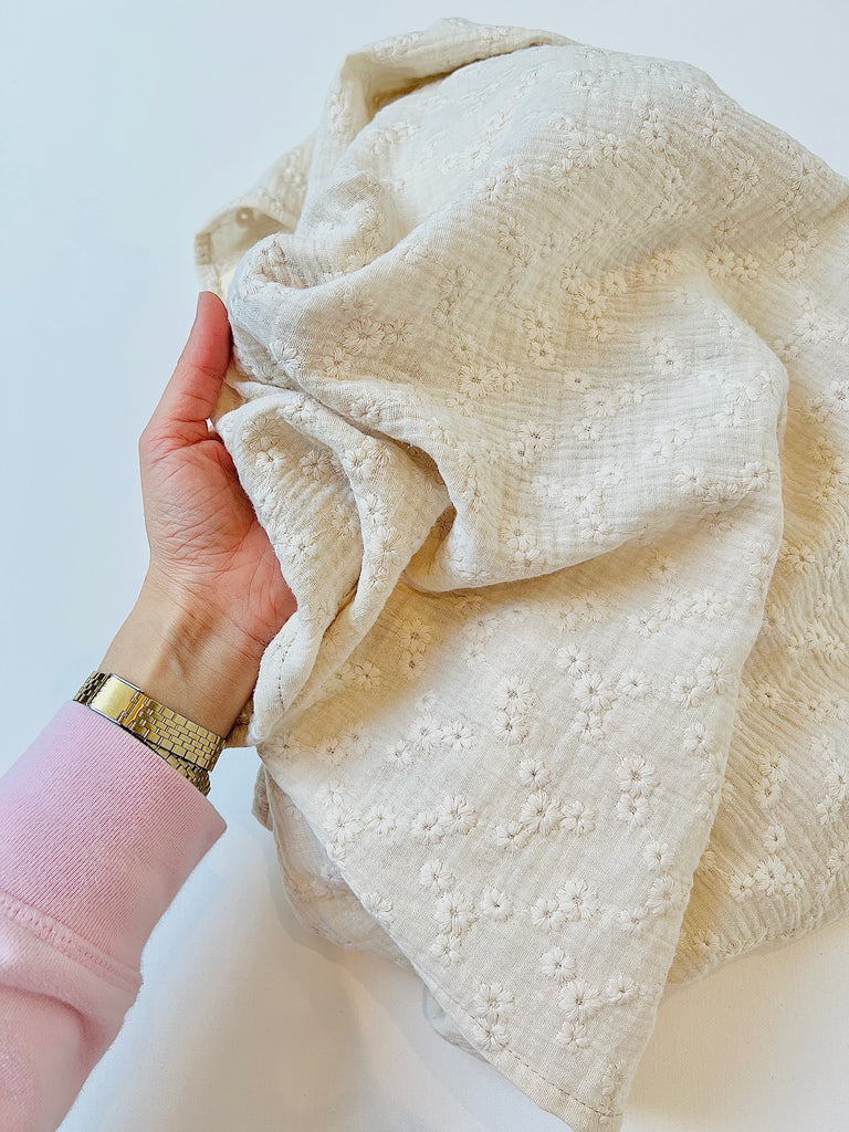 Hydrofiele doek Embroidery Flowers Ecru