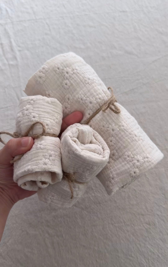 Hydrofiele doeken set Embroidery Flowers Ecru